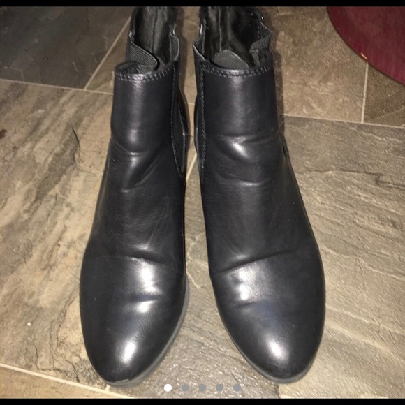 H&M black boots. - Picture 2 of 5